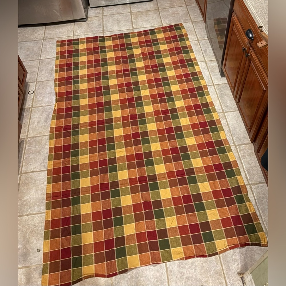 6/$20 Plaid Multicolor Rectangular Tablecloth
